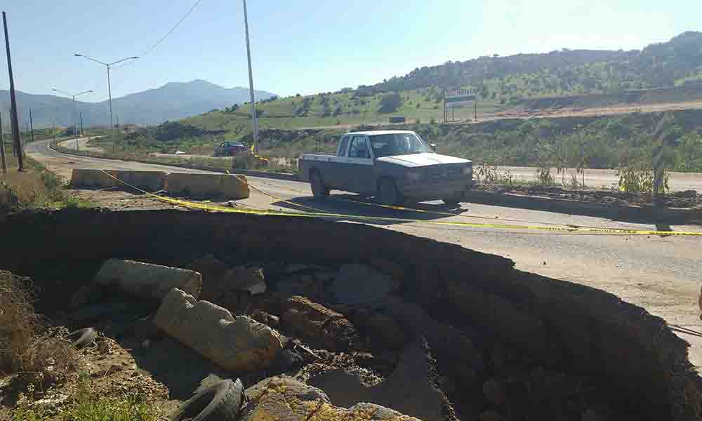 Colapsa acceso a Villa del Campo tras lluvias en la región