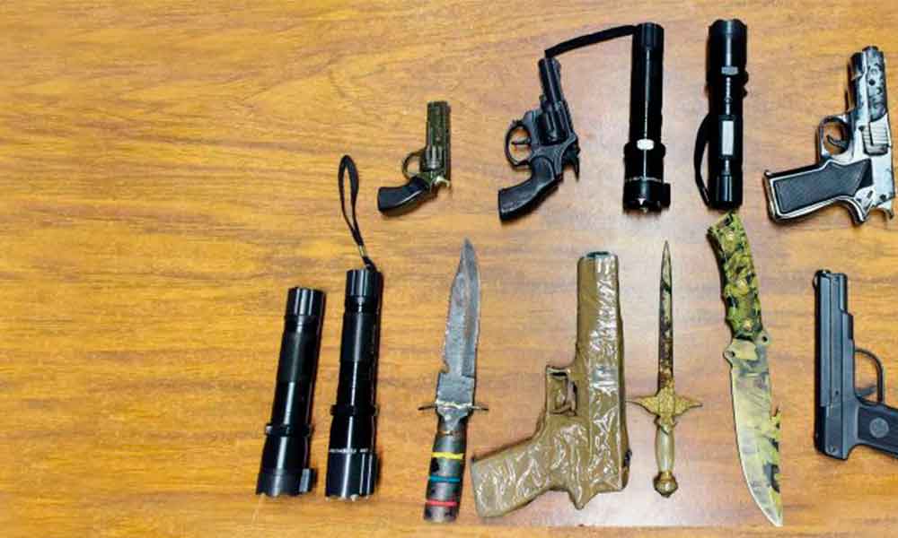 Las armas que han decomisado en escuelas de Culiacán