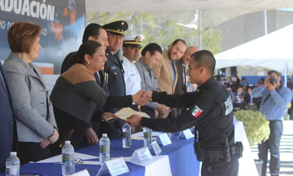 Asiste Alcaldesa Nereida Fuentes a graduación de la Academia Estatal de Policía