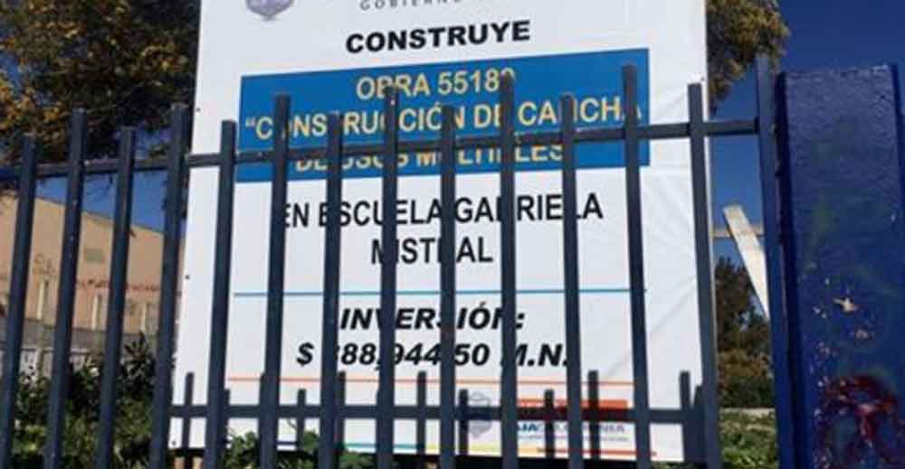 Hallan cuerpo colgado en el portón de una escuela en Tijuana