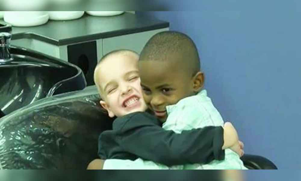 La amistad entre niños que va más allá de la raza