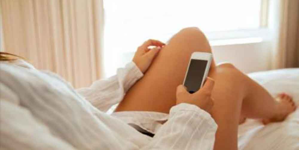 Mexicanas ven más porno en smartphones que hombres: PornHub