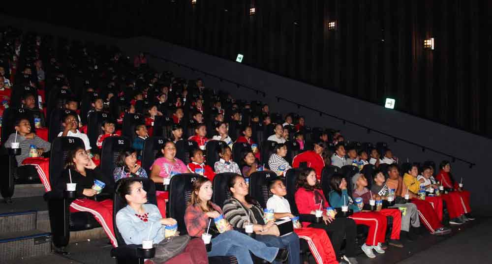 Lleva DIF Tecate al cine a niñas, niños y adultos mayores