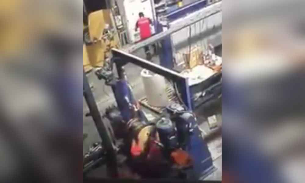 Brutal muerte de obrero tras quedar atrapado en una máquina