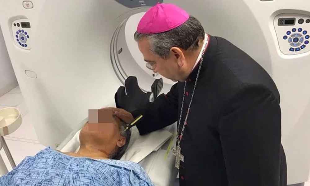 Atacan a sacerdote de Tijuana; le clavan un desarmador