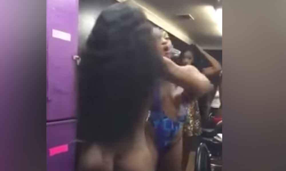Graban pelea de strippers tras bambalinas