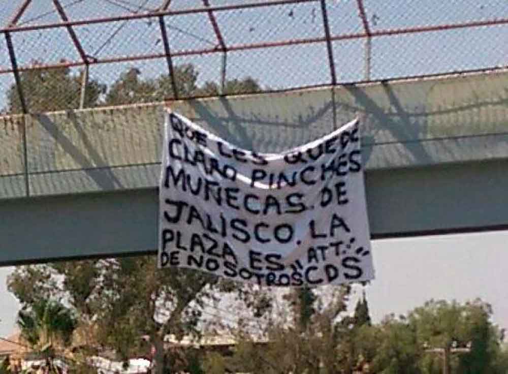 Localizan narcomanta en puente de Tijuana