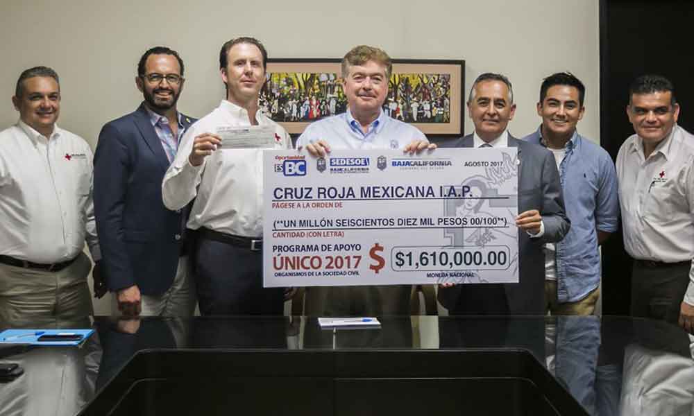 Entrega Gobernador Francisco Vega apoyo económico a Cruz Roja por 1.6 millones de pesos