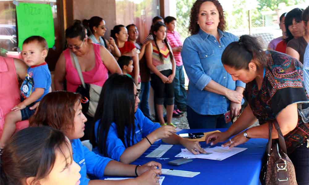 Entregan becas educativas a 153 niñas y niños del “El Hongo” en Tecate