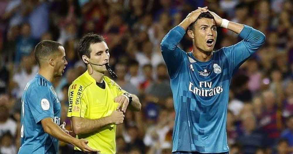 Suspenden por cinco partidos a Cristiano tras empujar a árbitro