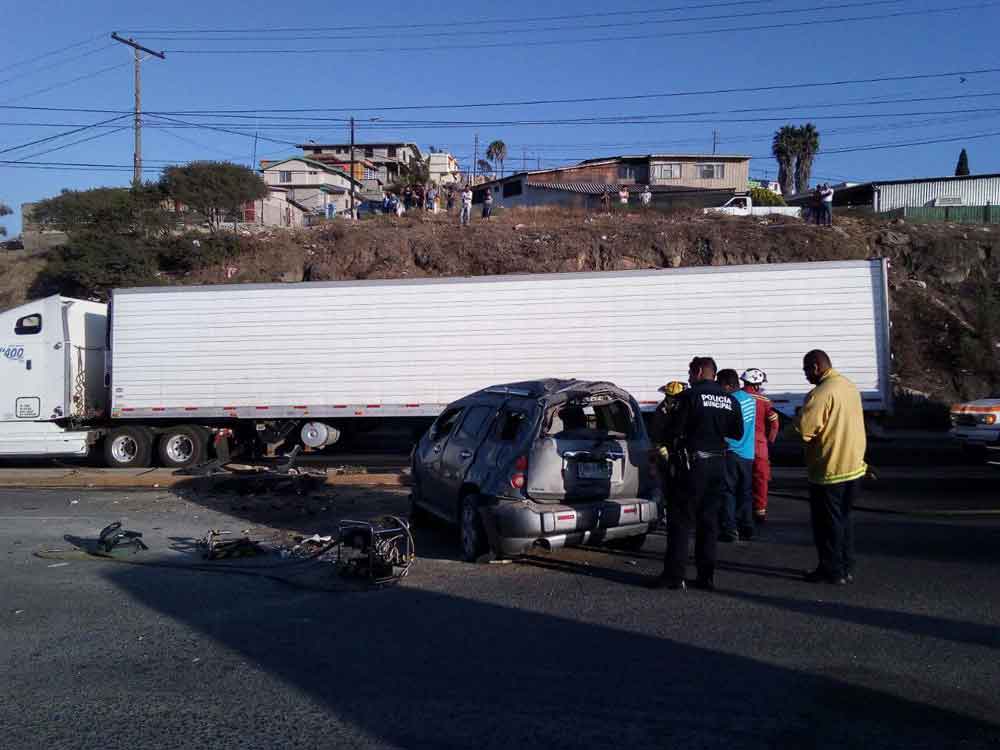 Hombre muere prensado tras fatal accidente en Ensenada