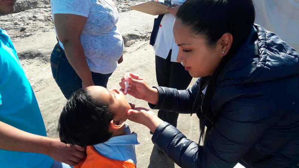 Reiteran llamado a vacunar a niñas y niños contra sarampión y polio