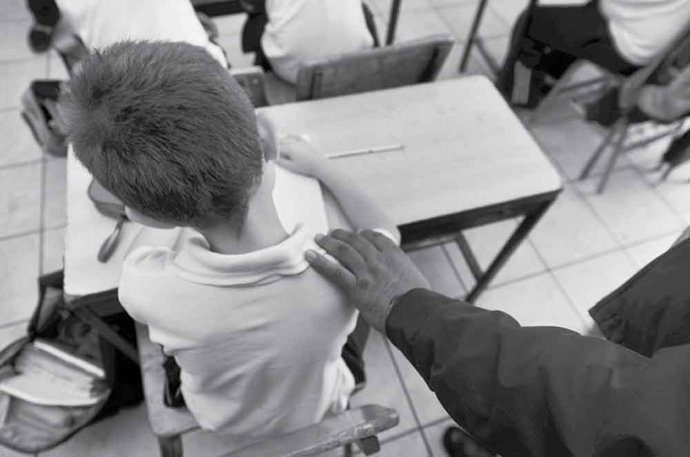 Detienen a profesor que abusó sexualmente de 84 niños