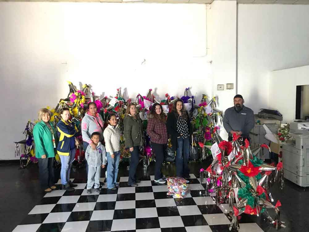 Diputado Benja Gómez entrega 108 piñatas a 54 planteles educativos de preescolar