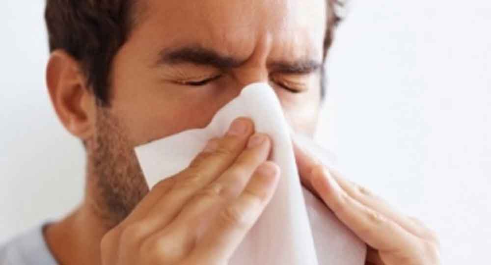 La terrible consecuencia de aguantarse un estornudo