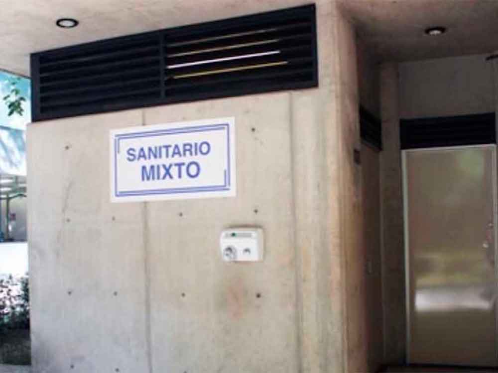 Universidad mexicana estrena baños mixtos para estudiantes