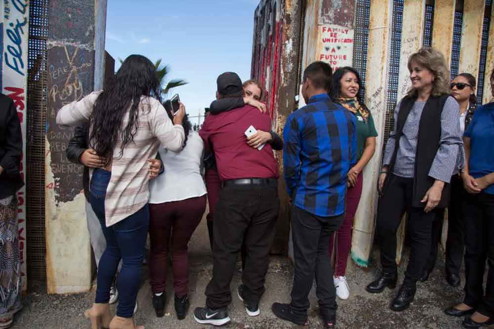 Sin previo aviso, restringen reencuentros de familias migrantes en puerta de “La Esperanza” en Tijuana