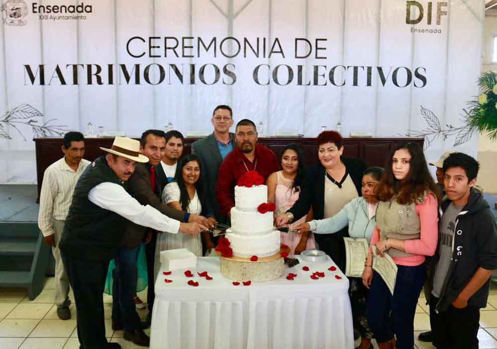 Se unen en matrimonio 176 parejas en Ensenada