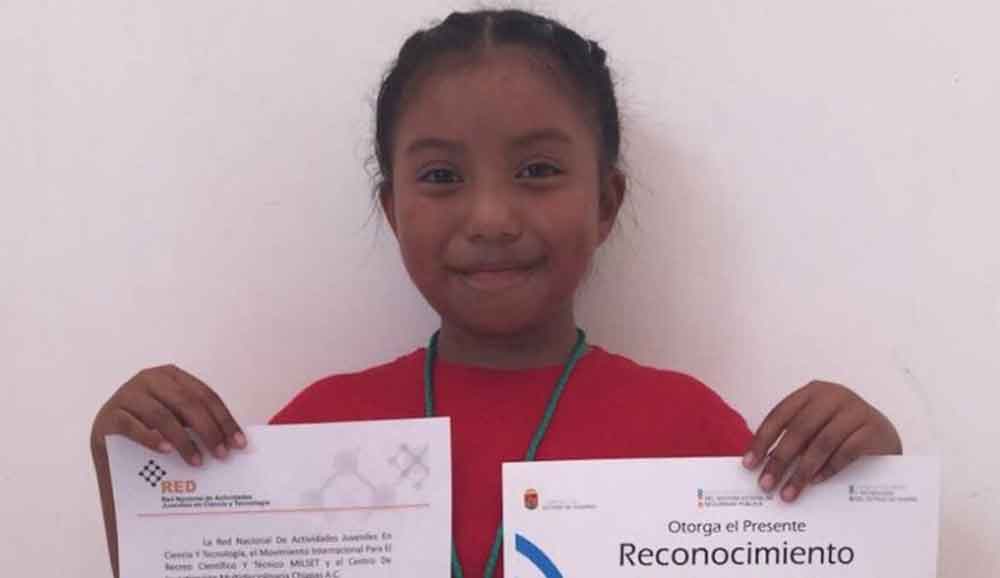Gana niña de 8 años premio científico en la UNAM.