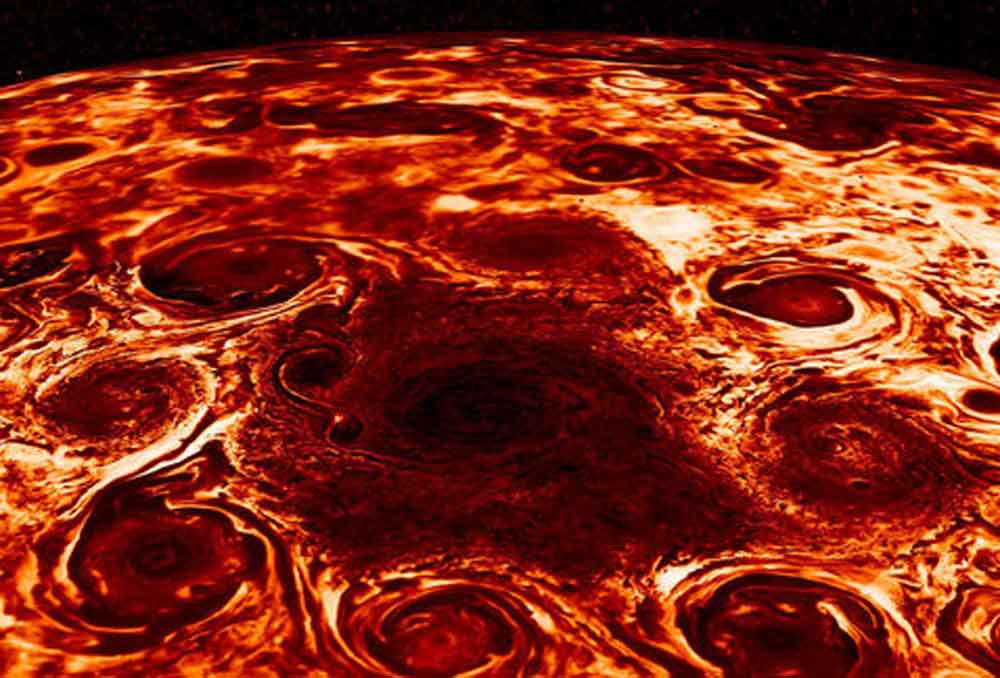Capta NASA ciclones gigantes en el polo norte de Júpiter