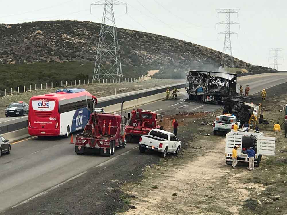 Cierran carretera El Hongo-Rumorosa tras fuerte accidente