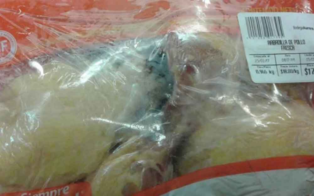 Muere niña de 8 años al comer pollo descompuesto de Bodega Aurrerá