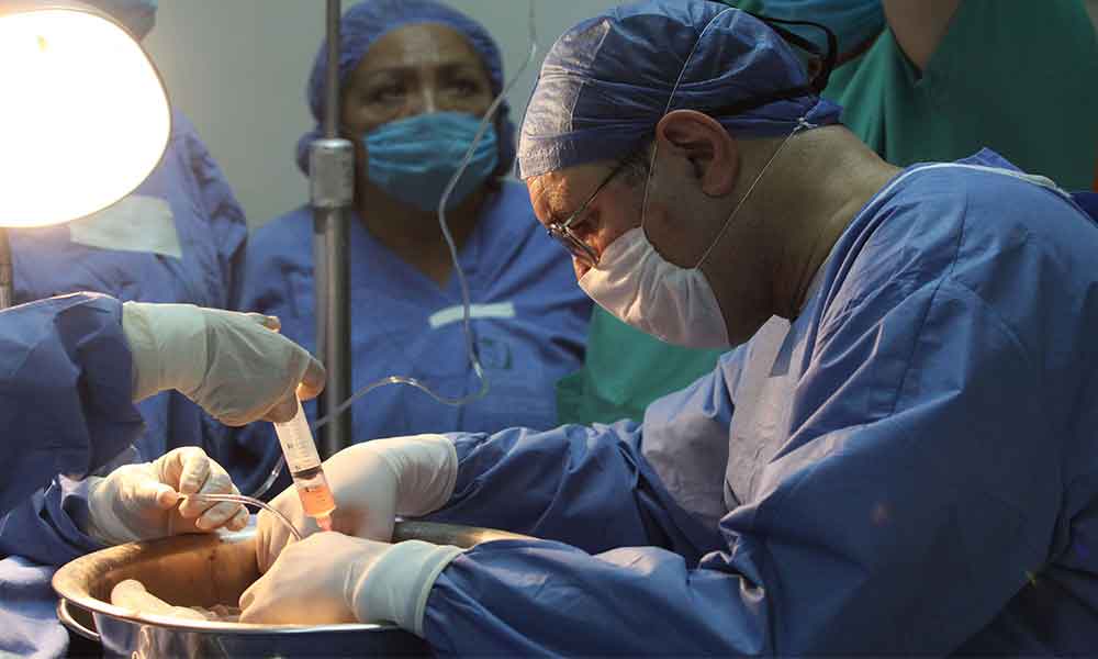 Realizan en Monterrey primer transplante de hígado de un donador vivo