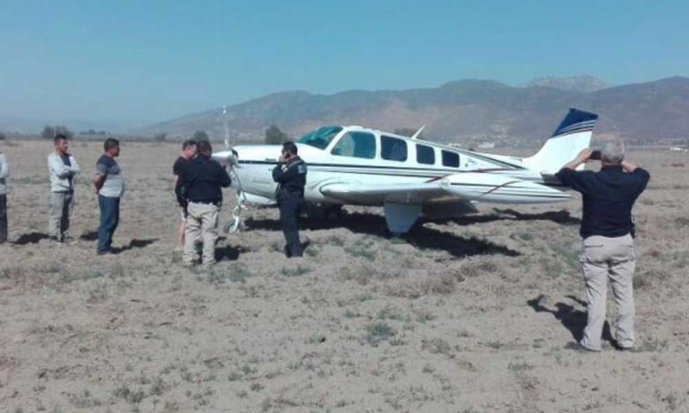 Aterriza por emergencia una avioneta en El Porvenir en Ensenada