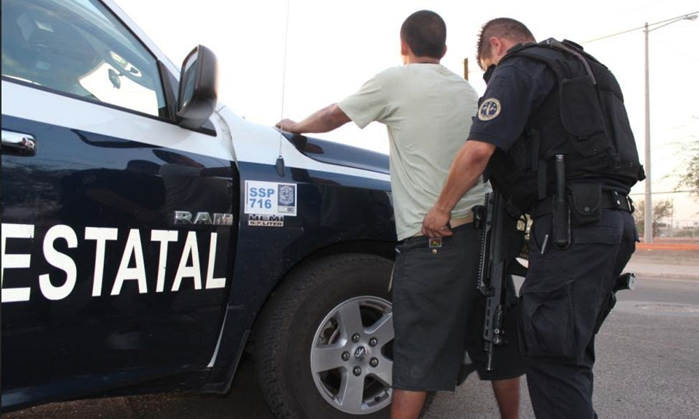 Detienen en Tecate a norteamericano buscado por narcotráfico