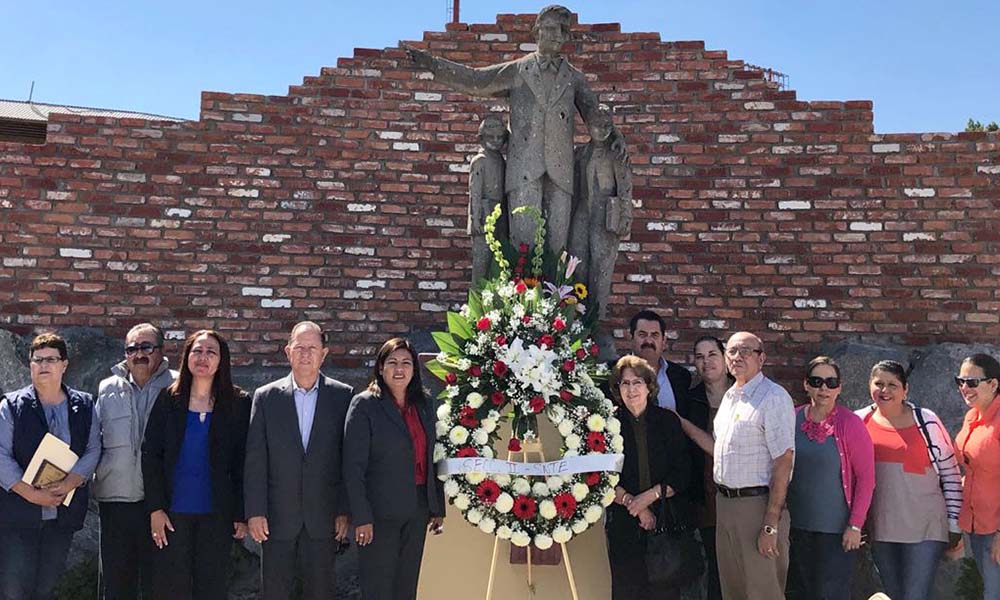 Encabezan autoridades de Tecate, ceremonia del Día del Maestro