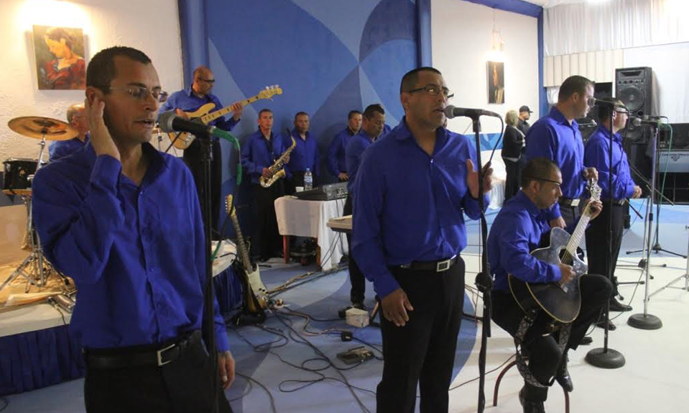 Entregan instrumentos musicales al grupo musical del Cereso de el Hongo