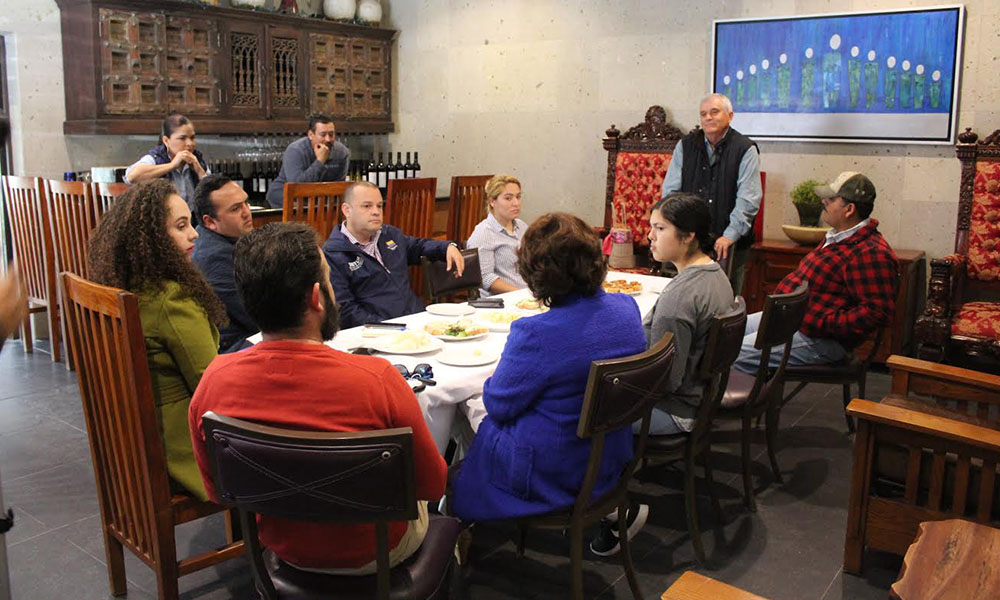 Inician taller con el primer grupo semilla de vitivinicultores en Rosarito