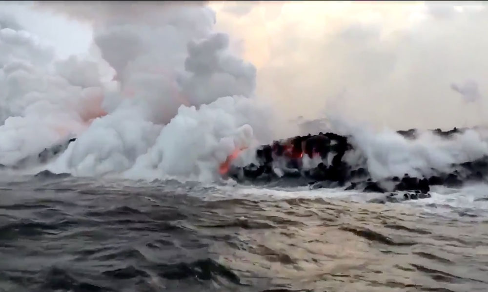 Lava del volcán Kilauea llega al mar creando una nube tóxica (VIDEO)