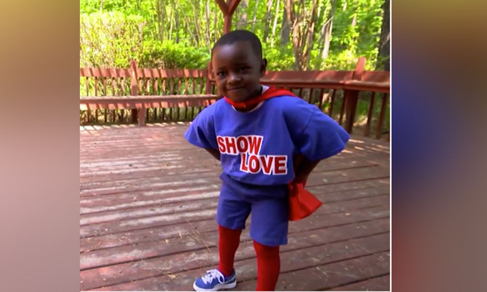 Austin un pequeño superhéroe con gran corazón (VIDEO)
