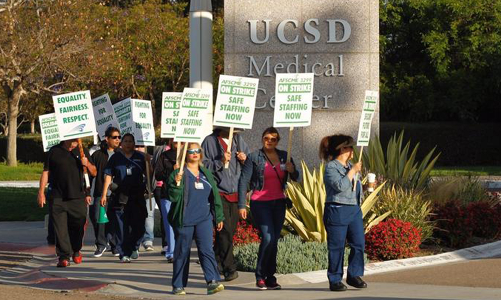 Protestan cientos de trabajadores en los hospitales de UCSD en el primero de tres días de huelga