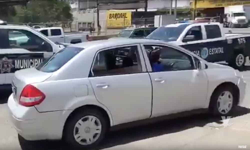 (VIDEO) Conductor de Uber en Tijuana mete a su hijo en la cajuela