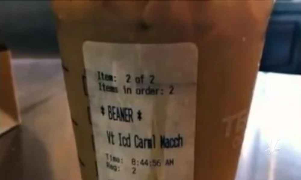 Inmigrante ordenó un café en Starbucks y la empleada escribió “frijolero” en la etiqueta