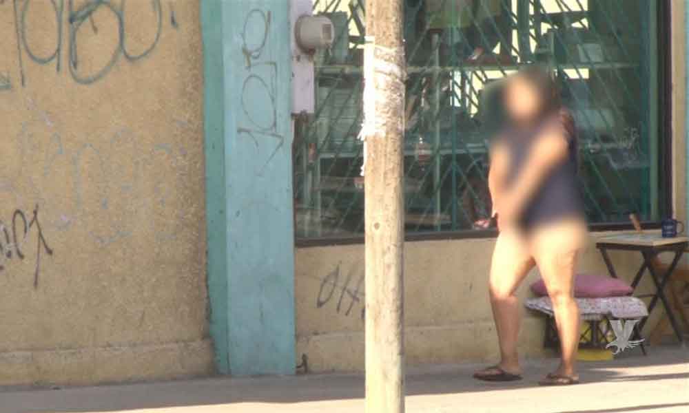 Mujer fue detenida por caminar desnuda por calles del centro en Ensenada