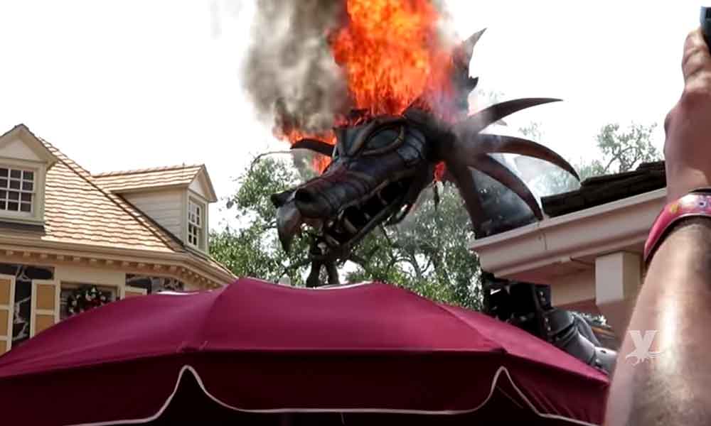 (VIDEO) Dragón de Maleficent se incendia en pleno desfile en Disney World