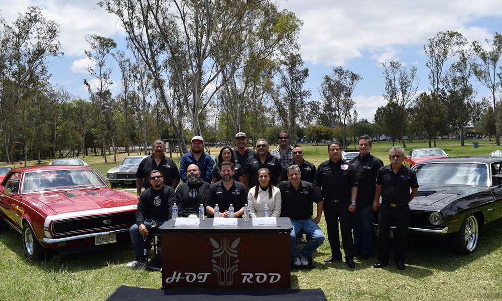 Exhibición de más de 300 vehículos en el Parque de la Amistad por festejo del Club Hot Rod