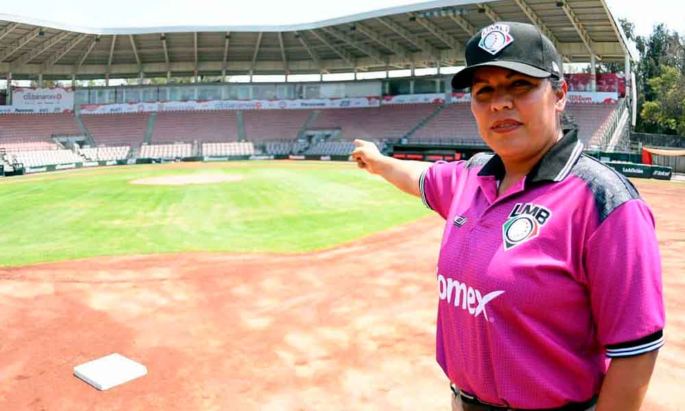 (VIDEO) ¡Historia! debuta Luz Alicia Gordoa, es la primera mujer ampáyer en la Liga Mexicana de Béisbol