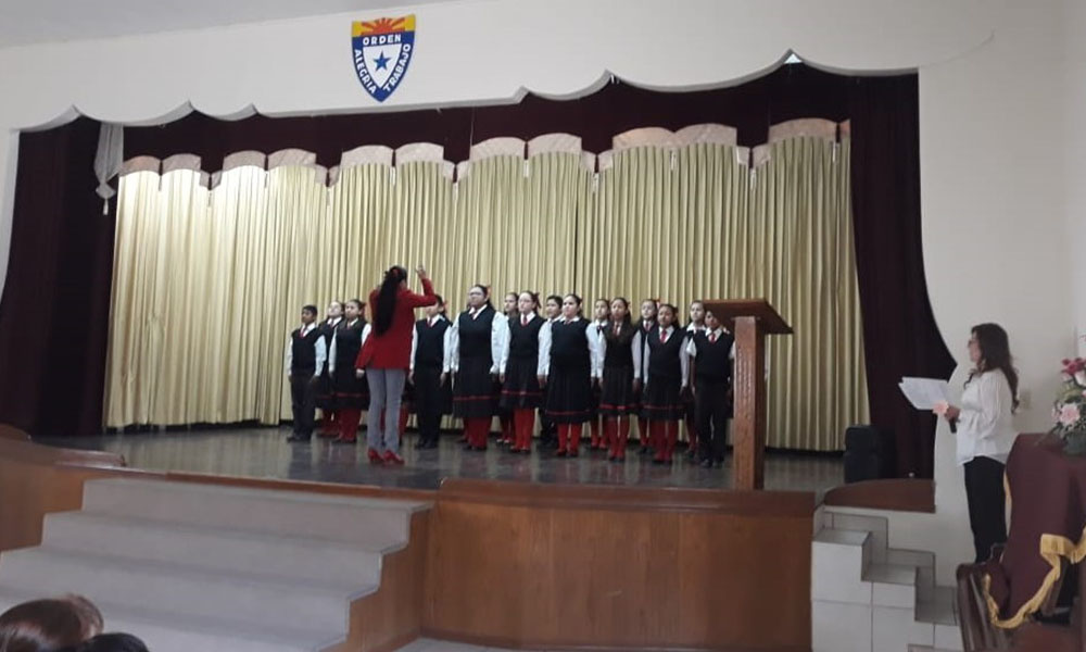 Participan escuelas secundarias en Concurso municipal del Himno Nacional