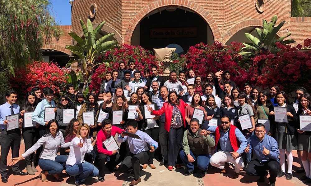 Reconocen a estudiantes destacados en el marco del Día del Estudiante en Tecate