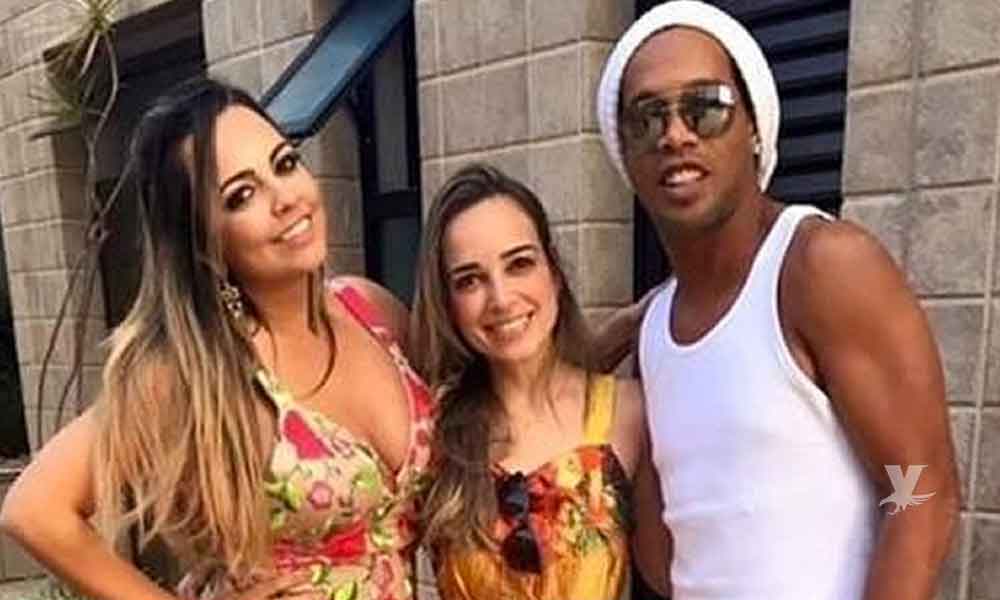 Ronaldinho se casará con sus dos novias, al mismo tiempo