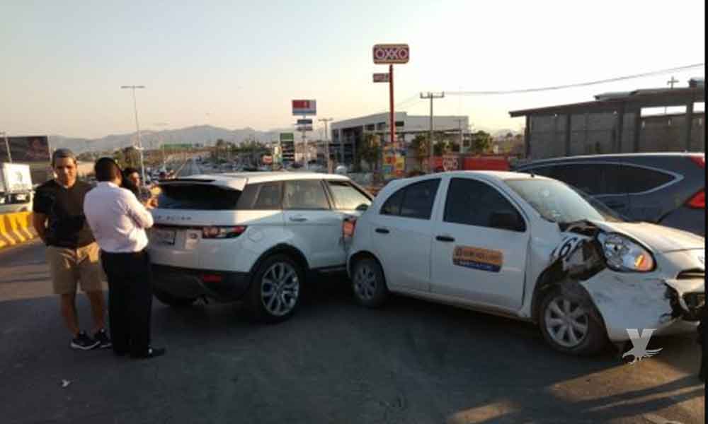 Delantero de Santos provoca accidente por exceso de velocidad en Torreón