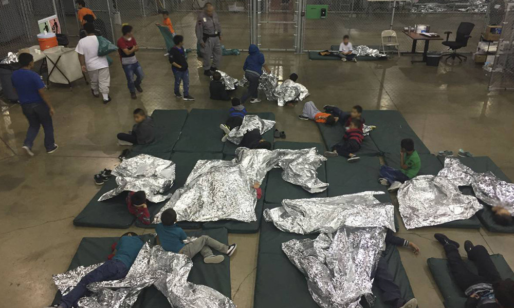 Más de 2 mil niños entre rejas y separados de sus padres: Política migratoria de Trump