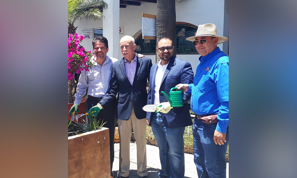 Apoyan rehabilitación jardineras en Tecate “Pueblo Mágico”