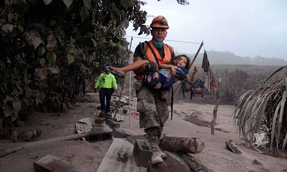 Estados Unidos traslada a 6 niños guatemaltecos a hospital en Texas para la atención de quemaduras debido a la erupción del volcán