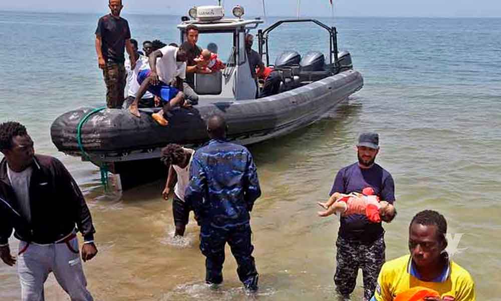 Recuperan cuerpos de tres bebés de los 120 migrantes desaparecidos en naufragio en Libia