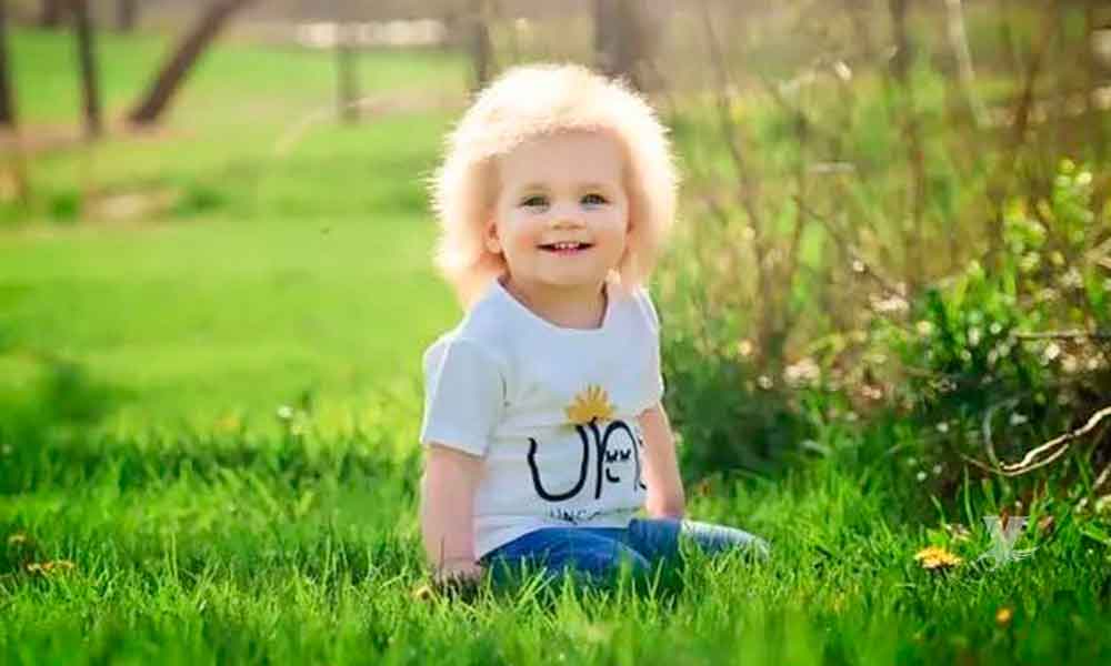 Bebé tiene cabello impeinable y es llamada “Baby Einstein 2.0”
